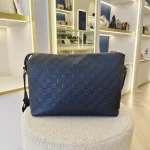 Louis Vuitton, Discovery Damier Infini Messenger Bag, PM, Blue, Very Good - Image 3