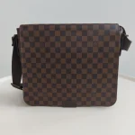 Louis Vuitton, District, MM, Brown, Very Good - Image 2