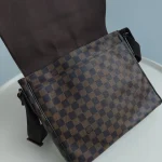 Louis Vuitton, District, MM, Brown, Very Good - Image 20
