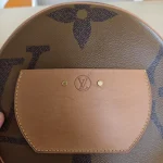 Louis Vuitton, Boîte Chapeau Souple MM, MM, Brown, Like New - Image 15