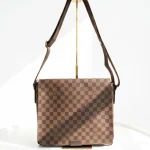 Louis Vuitton, District, MM, Brown, Very Good
