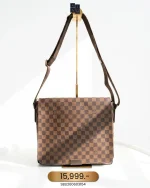 Louis Vuitton, District, MM, Brown, Very Good