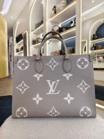 Louis Vuitton, OnTheGo MM, MM, Beige, Very Very  Good - Image 4