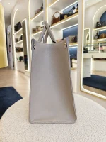 Louis Vuitton, OnTheGo MM, MM, Beige, Very Very  Good - Image 5