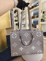 Louis Vuitton, OnTheGo MM, MM, Beige, Very Very  Good - Image 28