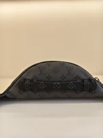 Louis Vuitton, bumbag maxi, , Black, Like New - Image 9