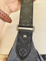 Louis Vuitton, bumbag maxi, , Black, Like New - Image 11