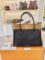 Louis Vuitton, On my Side, , Black, Very Like New - Image 2