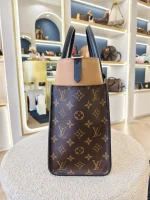 Louis Vuitton, On my Side, , Black, Very Like New - Image 7