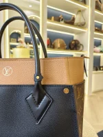 Louis Vuitton, On my Side, , Black, Very Like New - Image 8