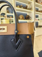 Louis Vuitton, On my Side, , Black, Very Like New - Image 10