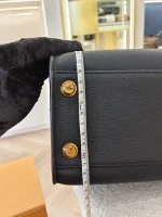 Louis Vuitton, On my Side, , Black, Very Like New - Image 52
