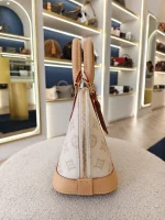Louis Vuitton, Alma BB , BB, Cream, Very Like New - Image 5