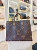 Louis Vuitton, On The Go, GM, Brown, Very Very  Good - Image 4
