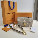 Louis Vuitton, Pochette Metis East West, , Beige, Very Like New - Image 2