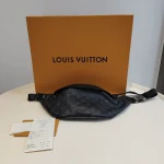 Louis Vuitton, Discovery Bumbag, PM, Black, Very Good - Image 2