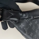 Louis Vuitton, Discovery Bumbag, PM, Black, Very Good - Image 8