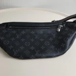 Louis Vuitton, Discovery Bumbag, PM, Black, Very Good - Image 10