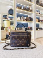 Louis Vuitton, Vanity PM, PM, Brown, Like New - Image 3