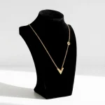 Louis Vuitton, Essential V Supple, , Gold, Like New