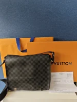 Louis Vuitton, District , MM, Black, Very Good - Image 2