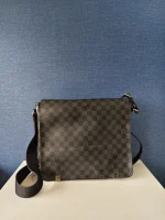 Louis Vuitton, District , MM, Black, Very Good - Image 7