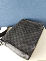 Louis Vuitton, District , MM, Black, Very Good - Image 14