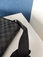 Louis Vuitton, District , MM, Black, Very Good - Image 44