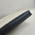 Gucci, Jumbo GG Messenger , Medium, Black, Like New - Image 14