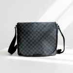 Louis Vuitton, Daniel, MM, Black, Very Very  Good