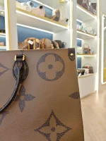 Louis Vuitton, 0n The Go , GM, Brown, Very Very  Good - Image 4