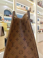 Louis Vuitton, 0n The Go , GM, Brown, Very Very  Good - Image 19