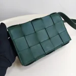 Bottega Veneta, Cassette Bag, Medium, Green, Very Good - Image 4