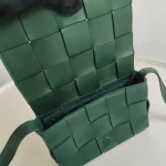 Bottega Veneta, Cassette Bag, Medium, Green, Very Good - Image 18