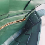 Bottega Veneta, Cassette Bag, Medium, Green, Very Good - Image 21