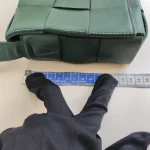 Bottega Veneta, Cassette Bag, Medium, Green, Very Good - Image 34